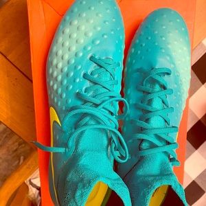 Nike MAGISTA men’s cleats